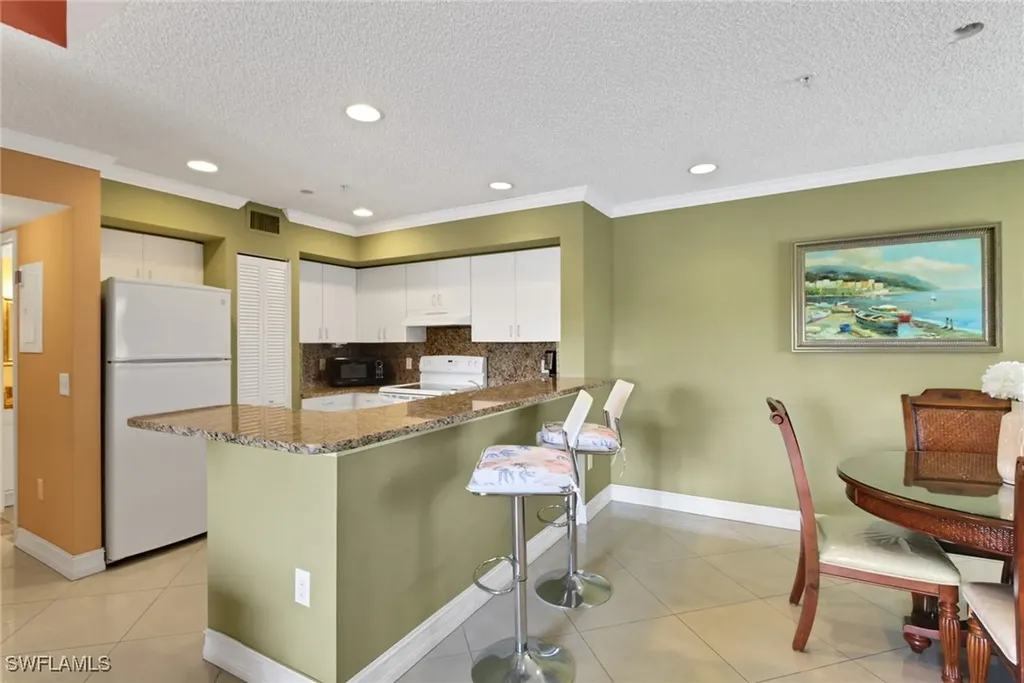 1195 Wildwood Lakes Boulevard Naples FL 34104