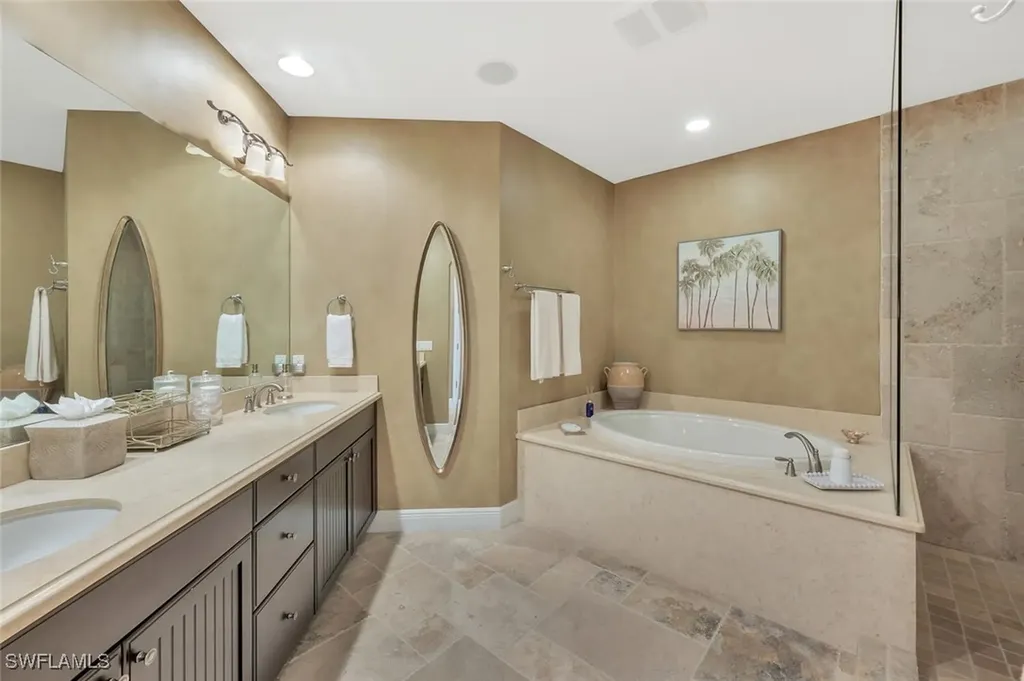 2543 Marquesa Royale Lane Naples FL 34109
