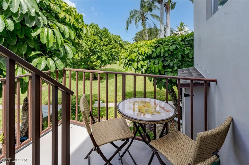 180 Cypress Way E Naples FL 34110