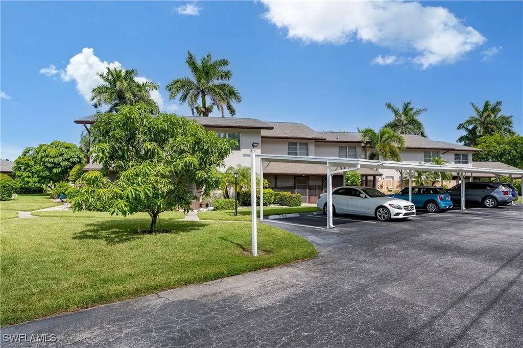 180 Cypress Way E Naples FL 34110