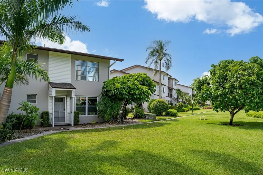 180 Cypress Way E Naples FL 34110