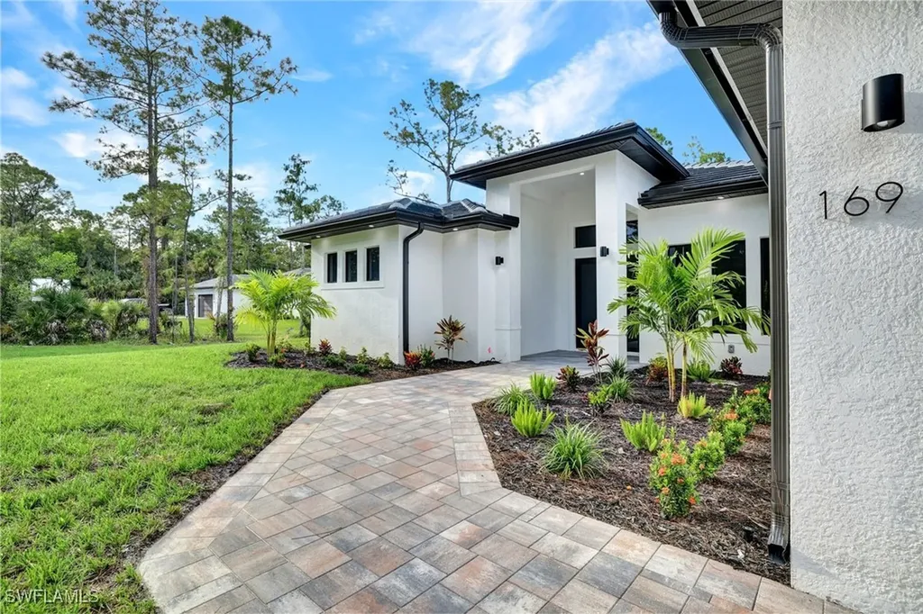 169 18th Avenue NW Naples FL 34120
