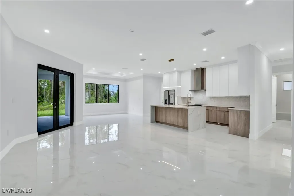 169 18th Avenue NW Naples FL 34120