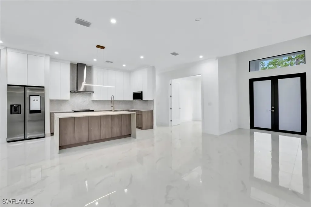 169 18th Avenue NW Naples FL 34120