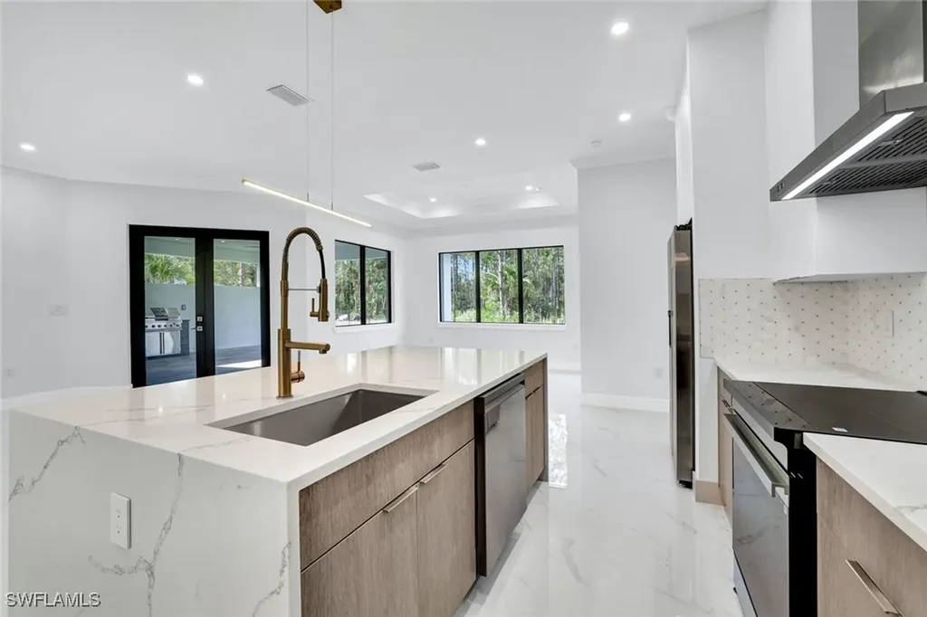 169 18th Avenue NW Naples FL 34120