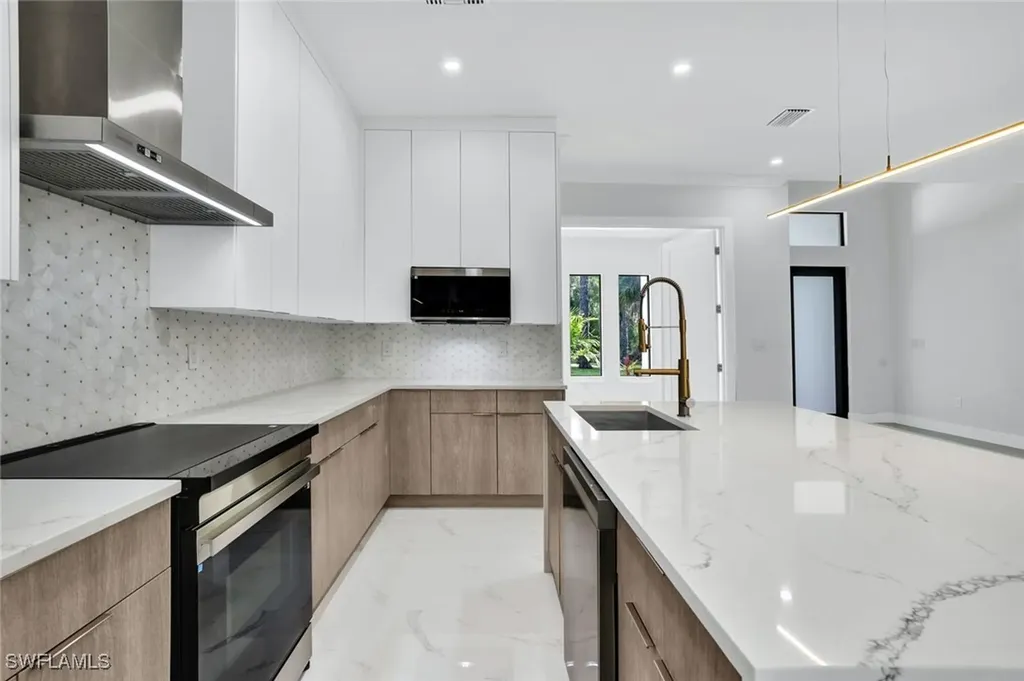 169 18th Avenue NW Naples FL 34120