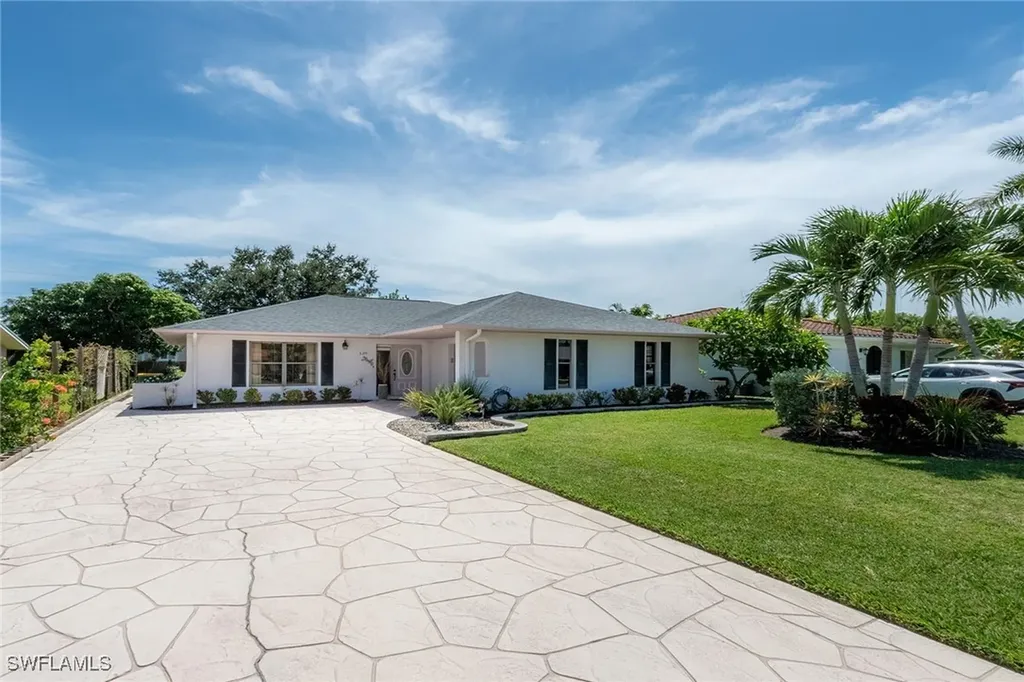 520 E Valley Drive Bonita Springs FL 34134