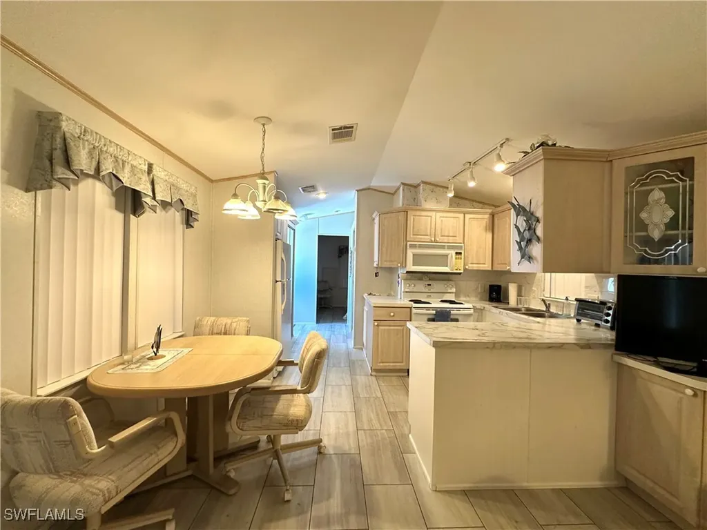 4540 Split Log Lane E Estero FL 33928