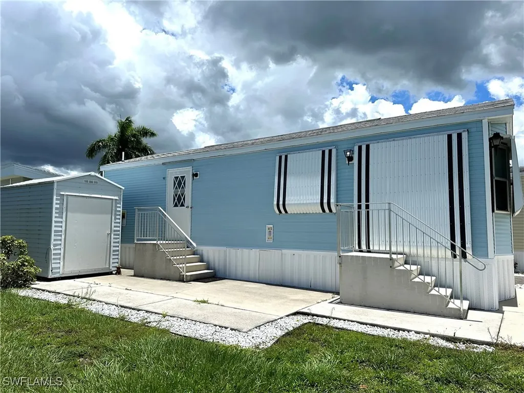 4540 Split Log Lane E Estero FL 33928