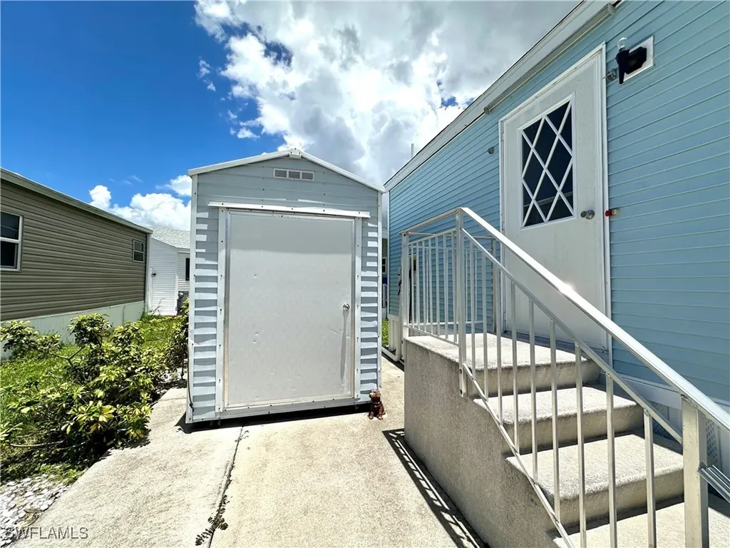 4540 Split Log Lane E Estero FL 33928