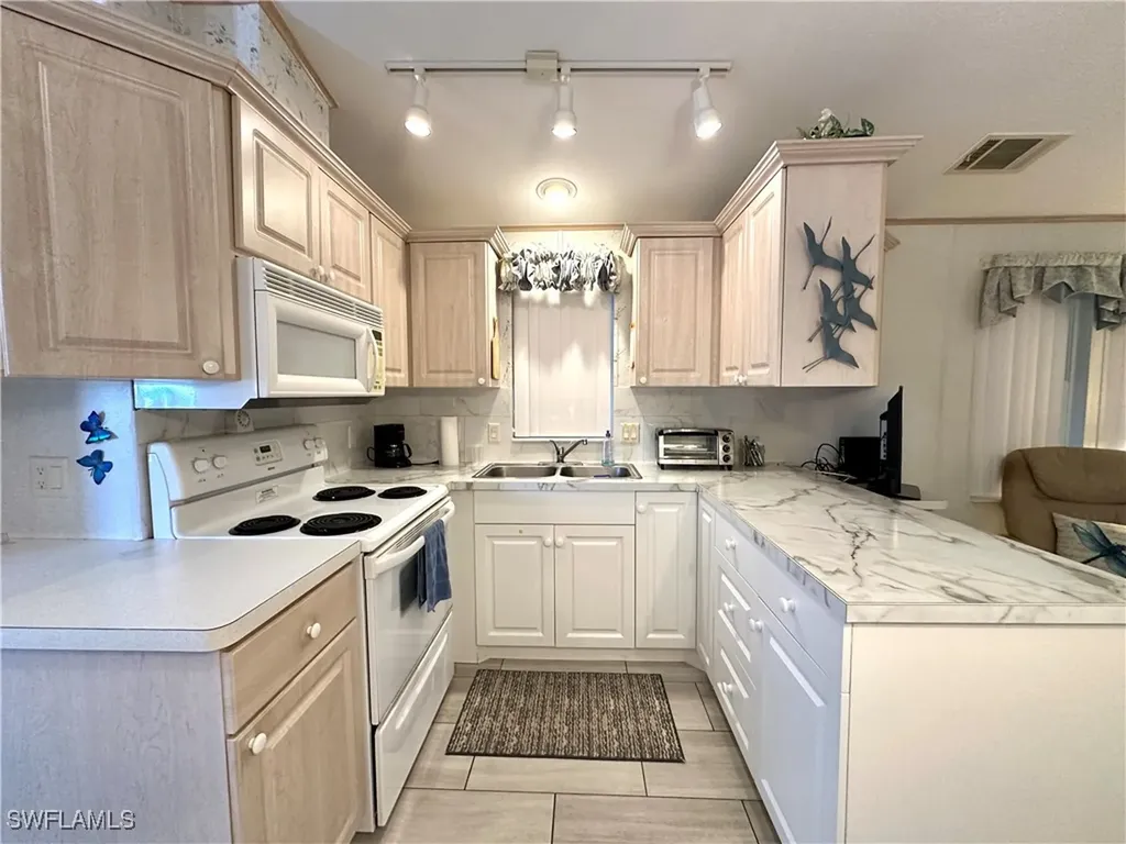 4540 Split Log Lane E Estero FL 33928