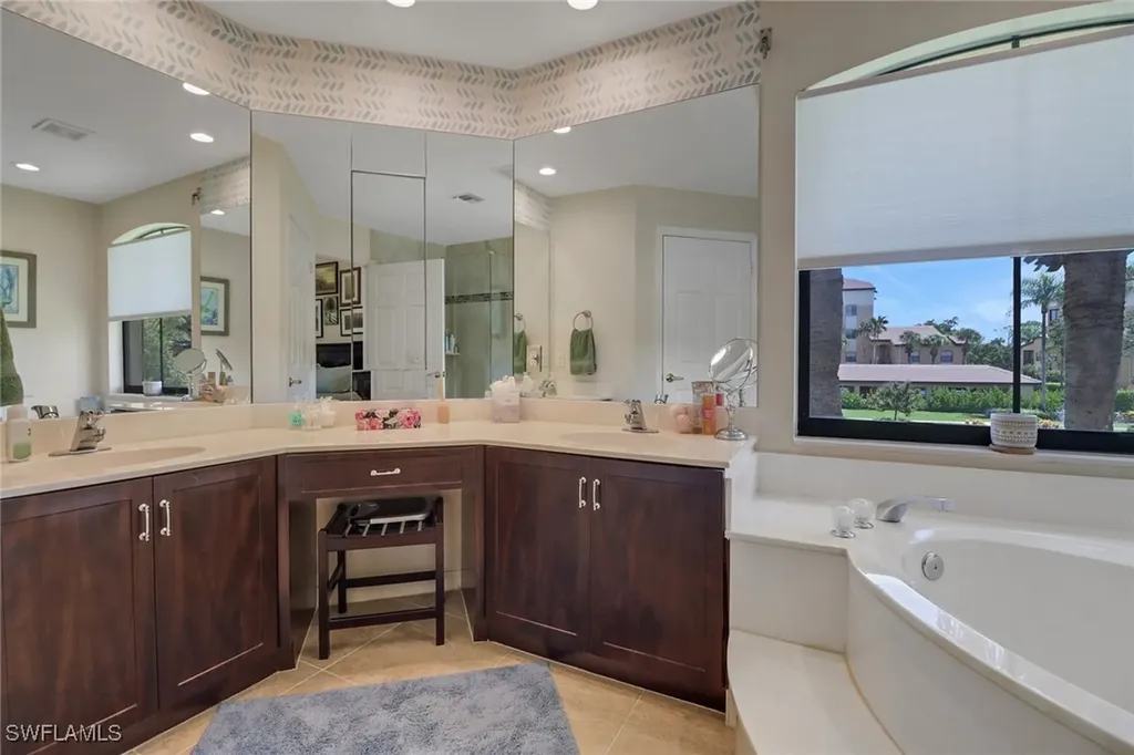 184 Vintage Circle Naples FL 34119