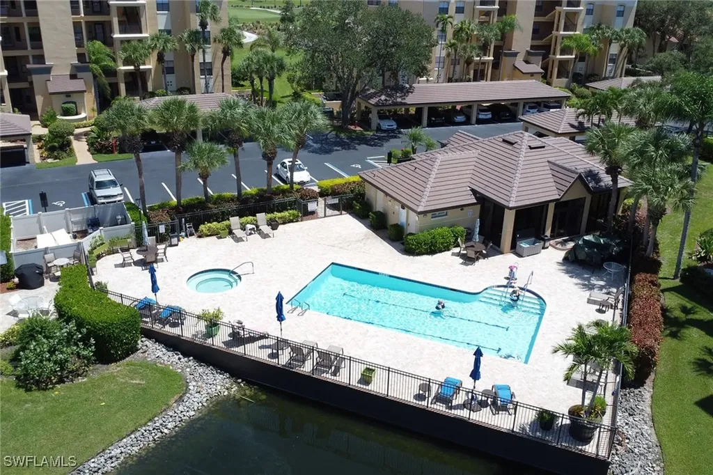 184 Vintage Circle Naples FL 34119