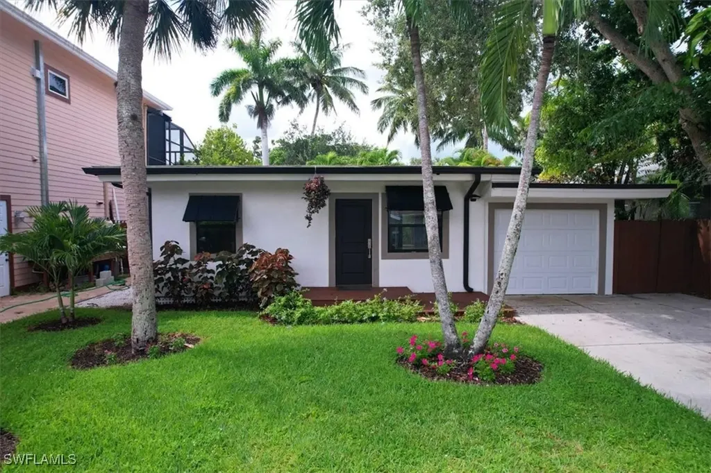 3240 Collee Court Naples FL 34112