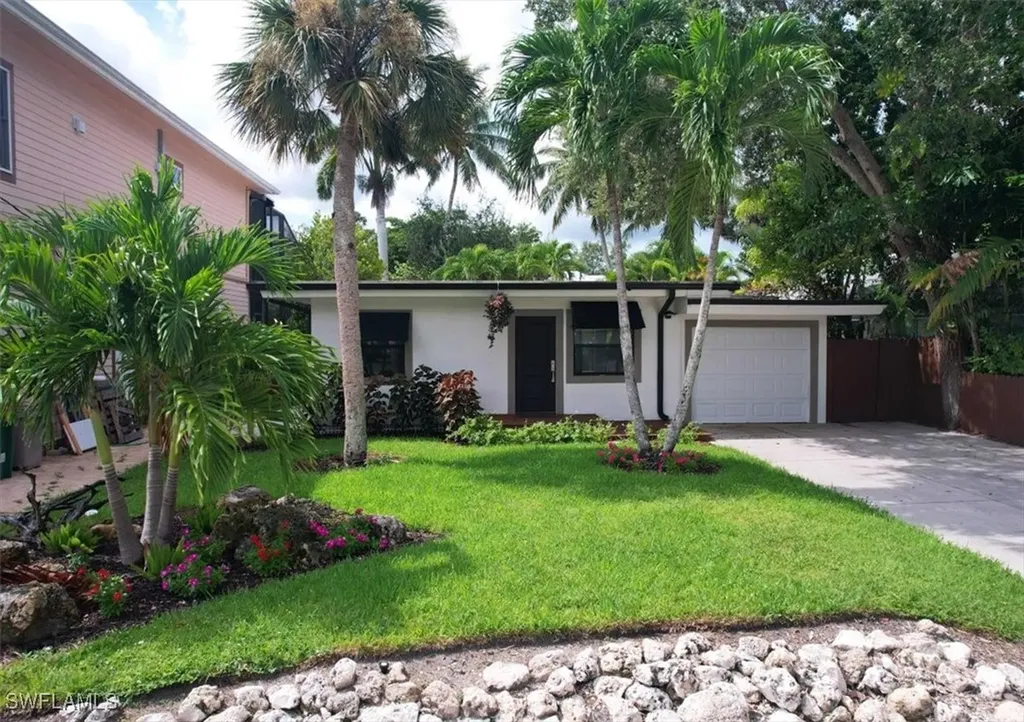 3240 Collee Court Naples FL 34112