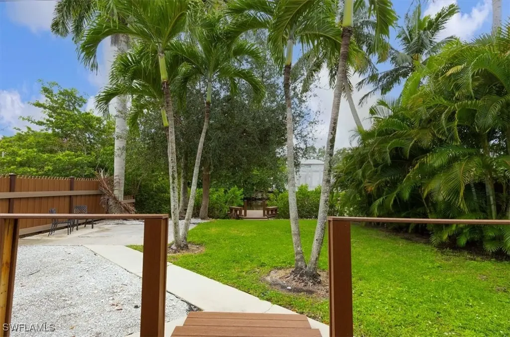 3240 Collee Court Naples FL 34112