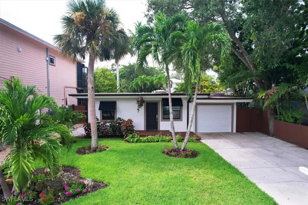 3240 Collee Court Naples FL 34112