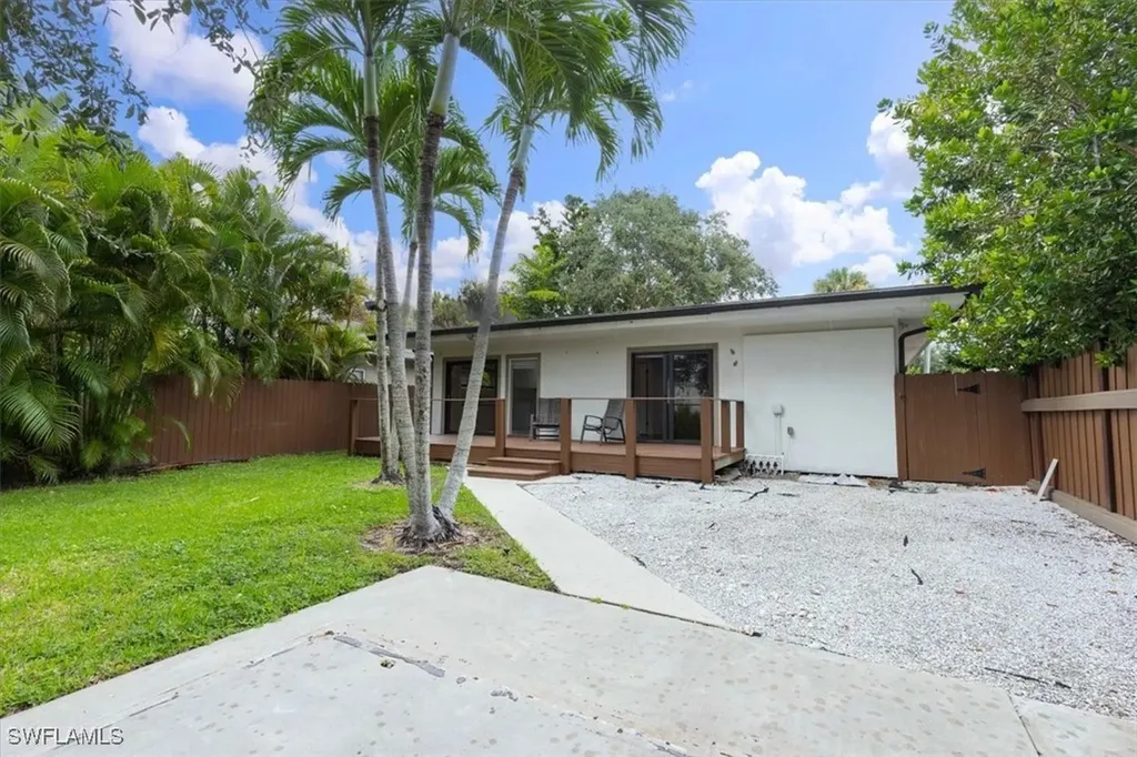 3240 Collee Court Naples FL 34112