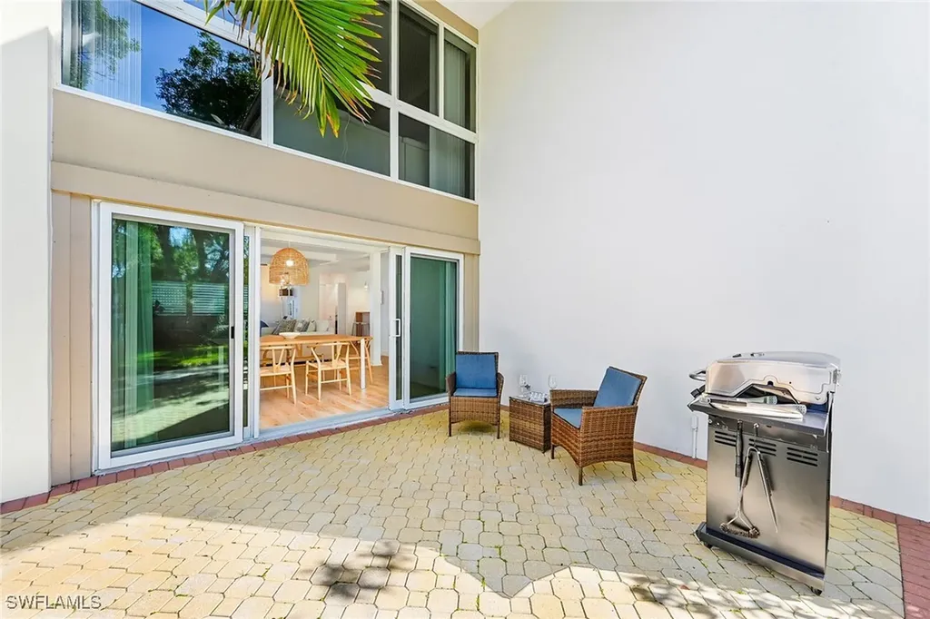 1334 Crayton Road Naples FL 34102