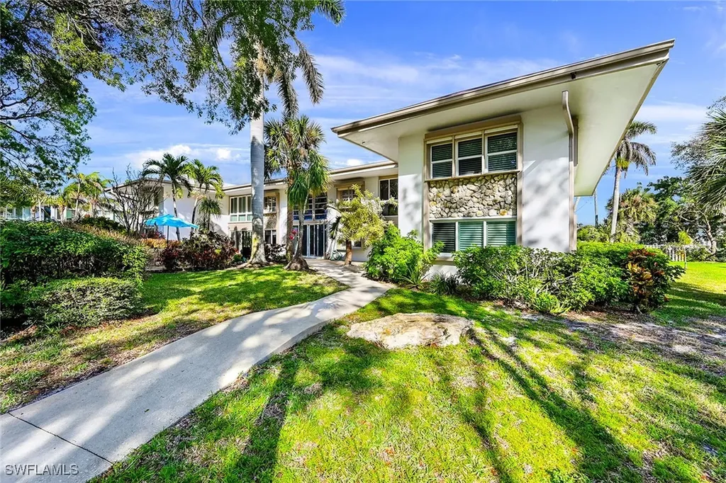 1334 Crayton Road Naples FL 34102