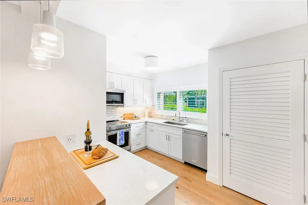 1334 Crayton Road Naples FL 34102