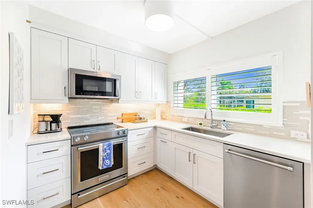 1334 Crayton Road Naples FL 34102