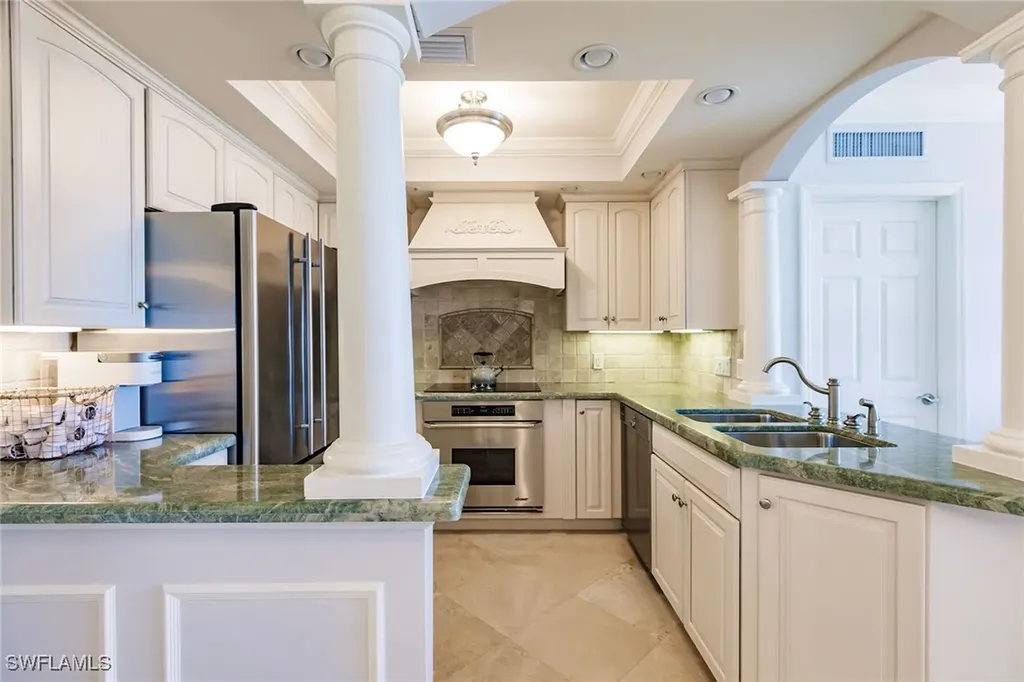 2885 Gulf Shore Boulevard N Naples FL 34103