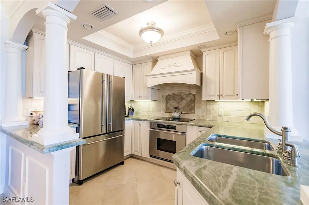2885 Gulf Shore Boulevard N Naples FL 34103