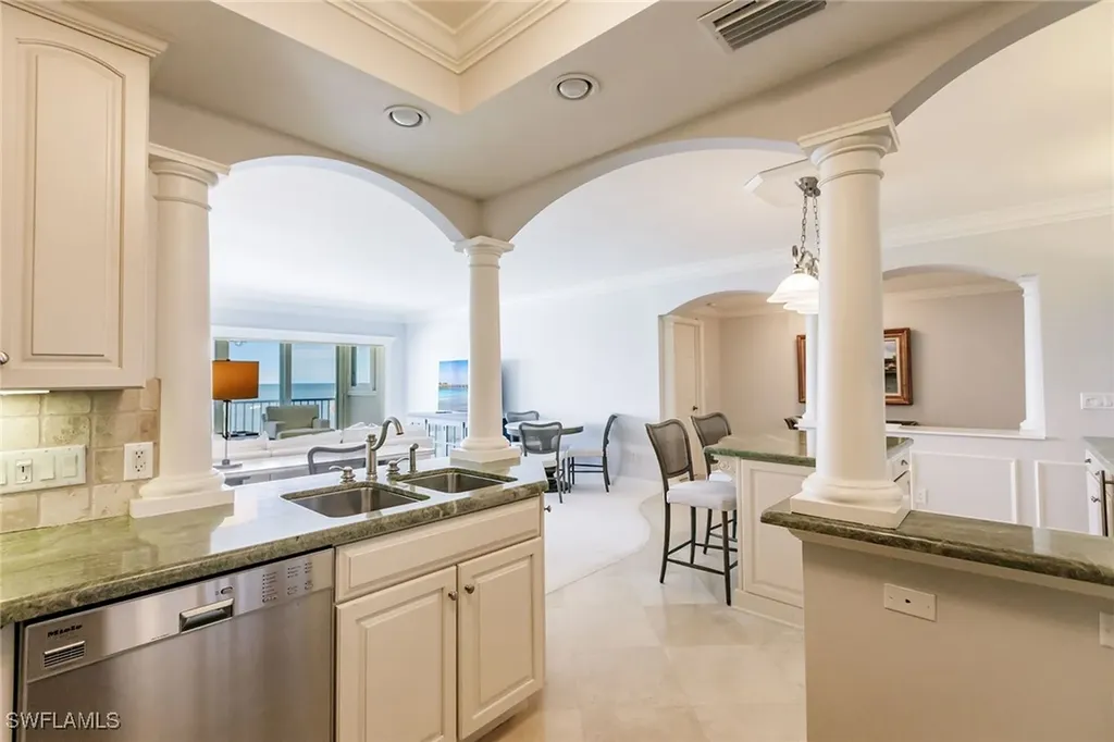 2885 Gulf Shore Boulevard N Naples FL 34103