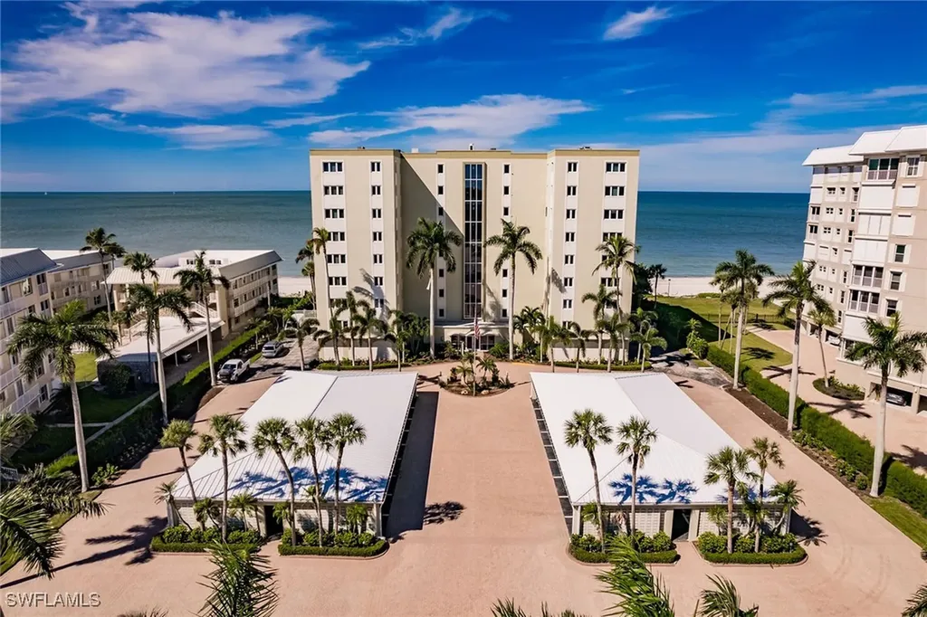 2885 Gulf Shore Boulevard N Naples FL 34103