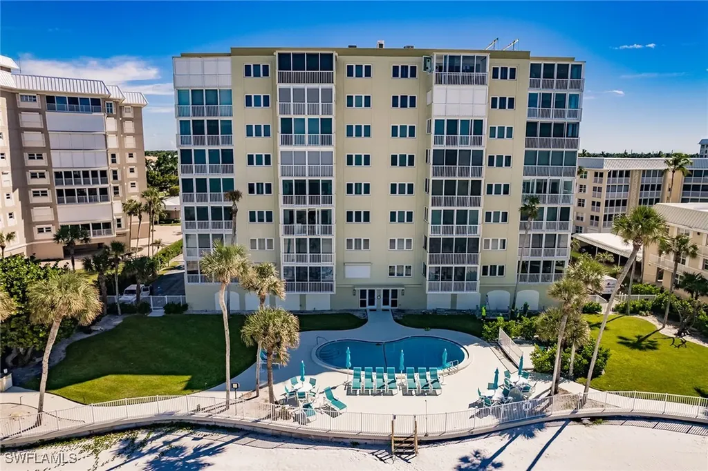 2885 Gulf Shore Boulevard N Naples FL 34103
