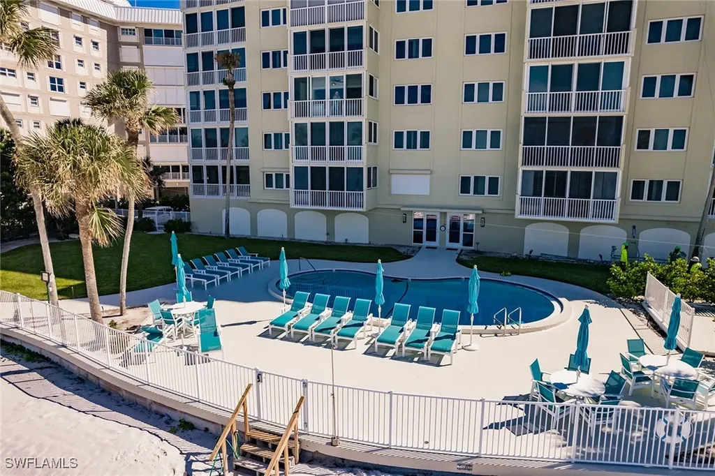2885 Gulf Shore Boulevard N Naples FL 34103