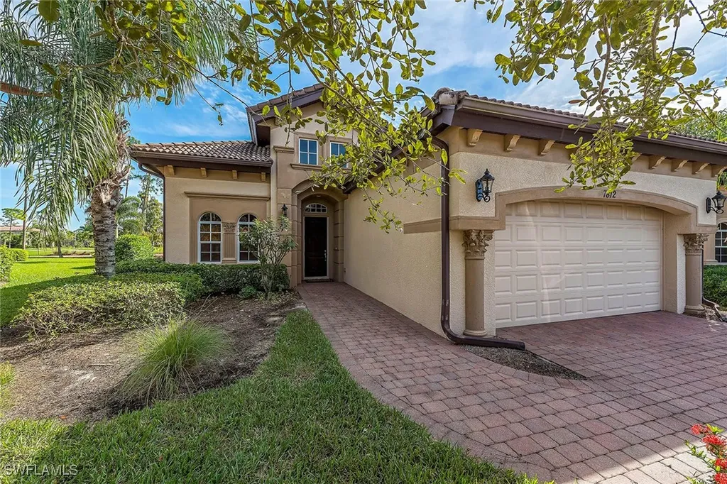 7812 Valencia Court Naples FL 34113