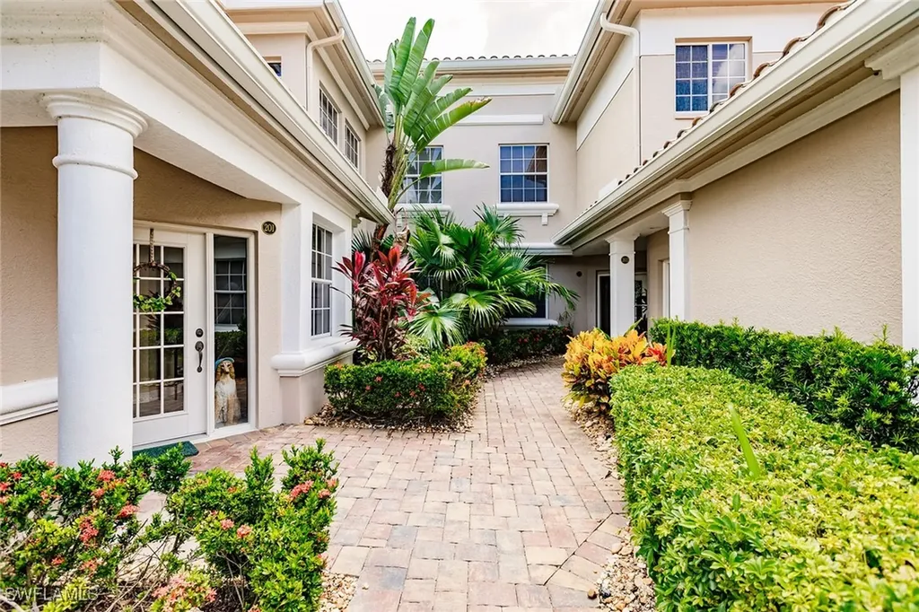 3910 Deer Crossing Court Naples FL 34114