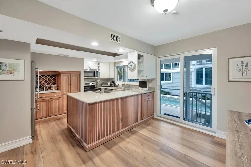 180 6th Avenue S Naples FL 34102