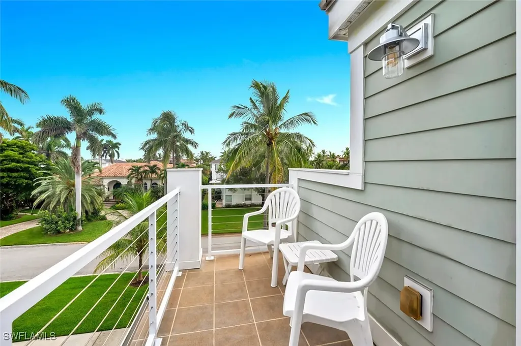 180 6th Avenue S Naples FL 34102