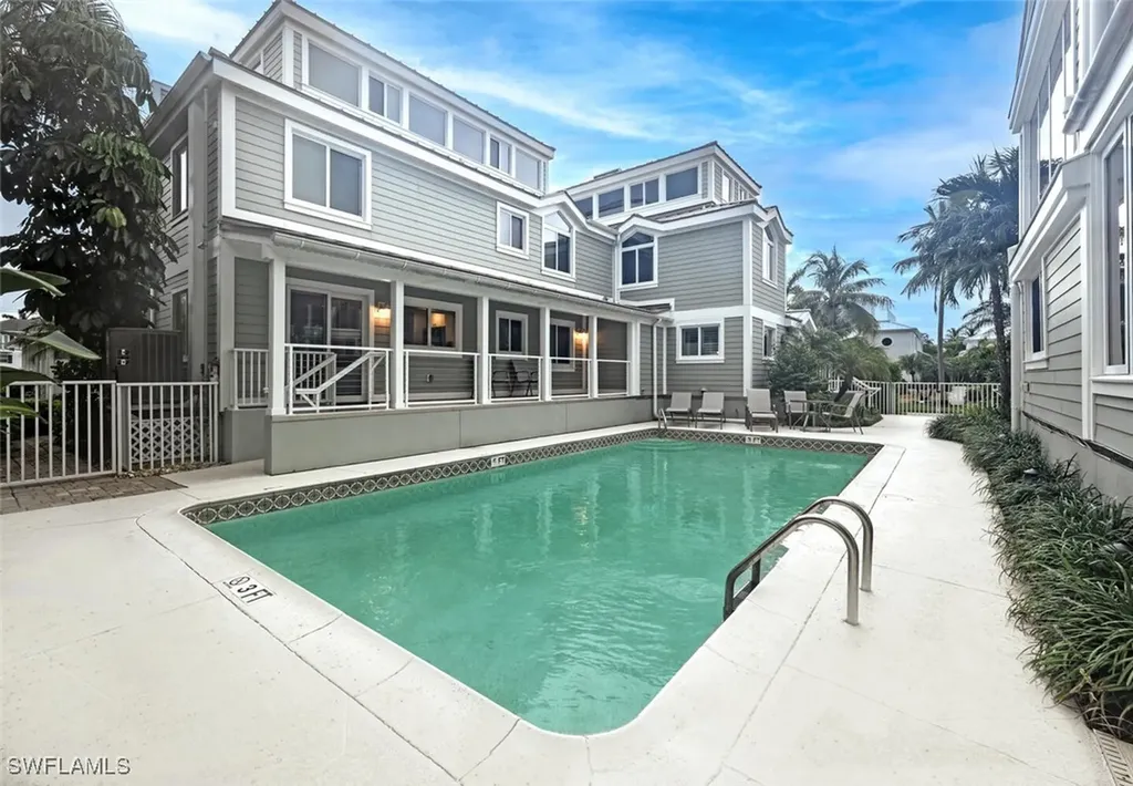 180 6th Avenue S Naples FL 34102