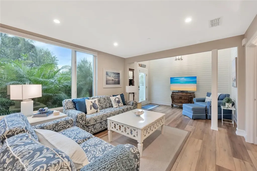180 6th Avenue S Naples FL 34102