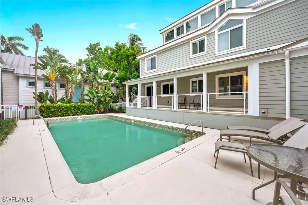 180 6th Avenue S Naples FL 34102