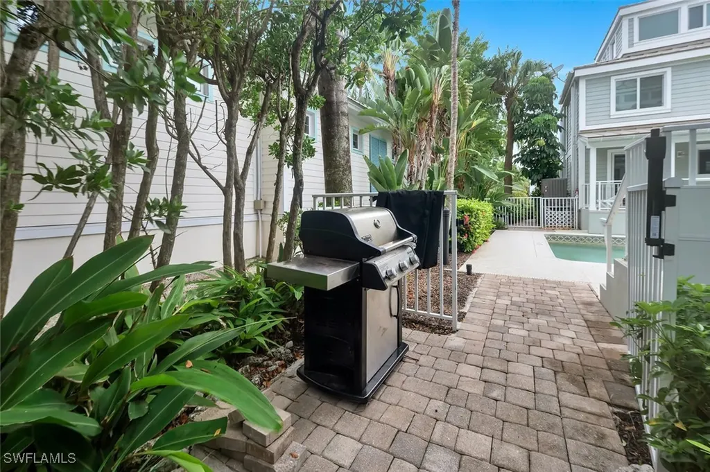 180 6th Avenue S Naples FL 34102
