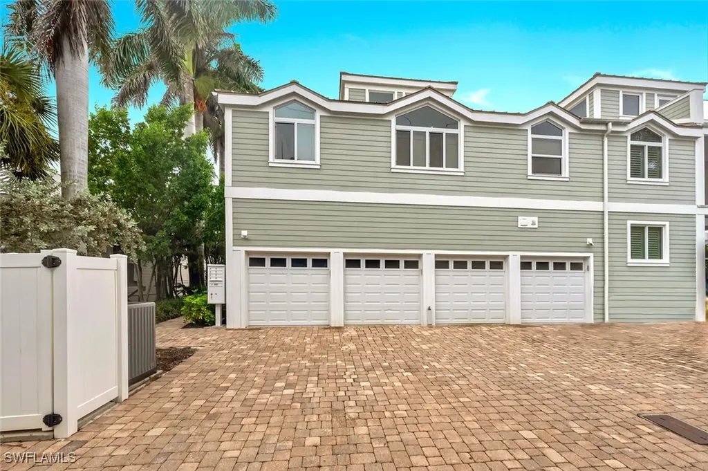 180 6th Avenue S Naples FL 34102