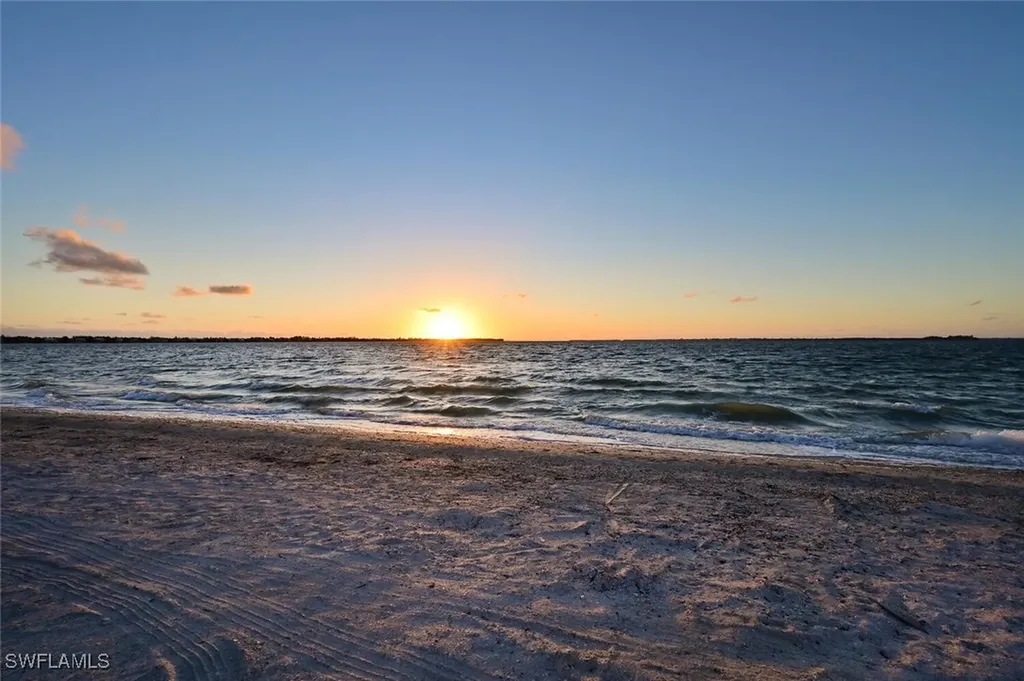 180 6th Avenue S Naples FL 34102