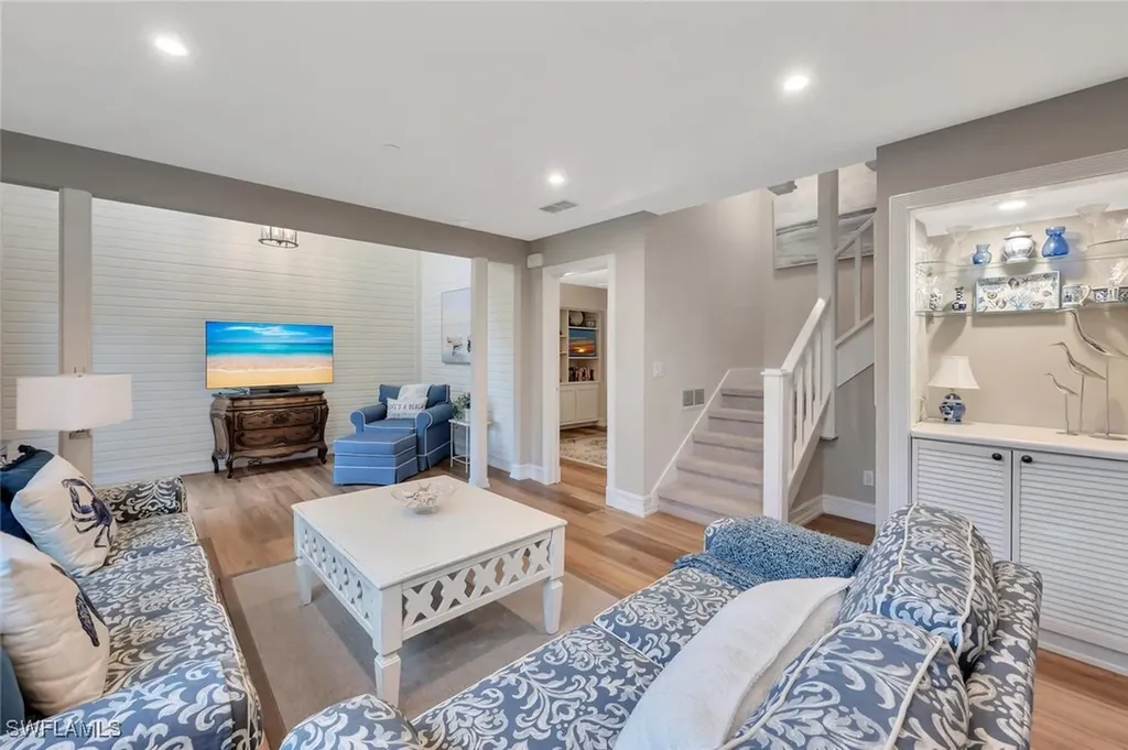 180 6th Avenue S Naples FL 34102