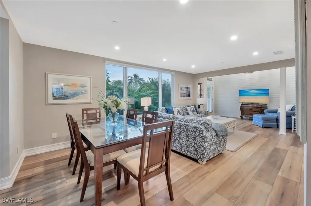 180 6th Avenue S Naples FL 34102