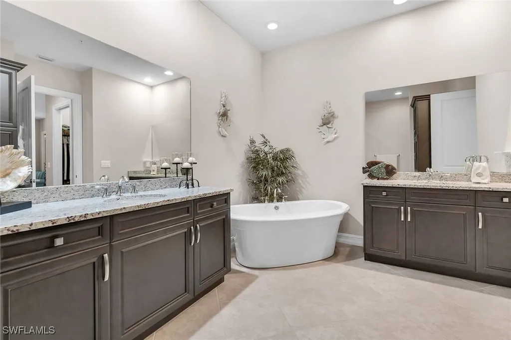 7813 Hawthorne Drive Naples FL 34113