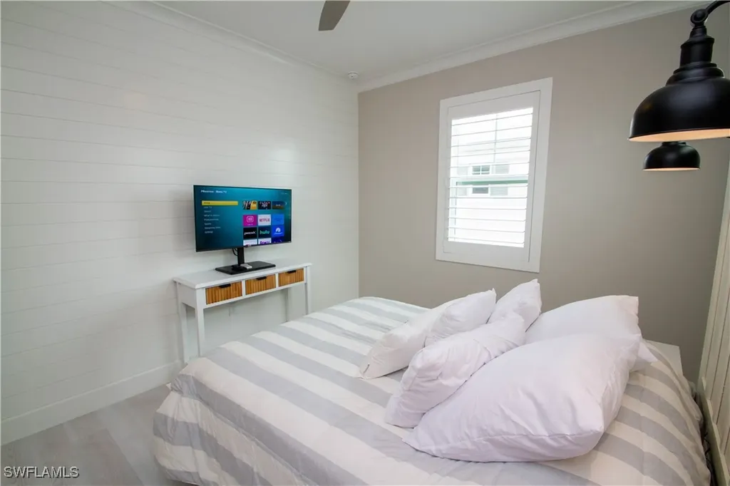 251 Indies Drive E Naples FL 34114