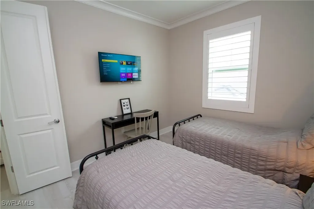 251 Indies Drive E Naples FL 34114