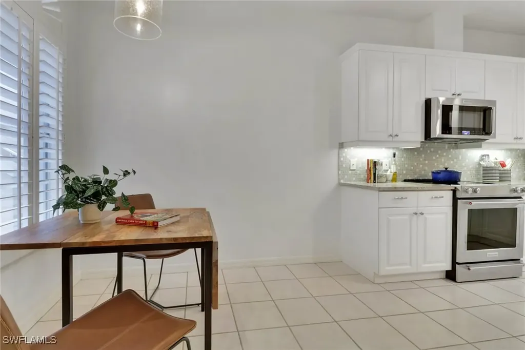 1590 Clermont Drive Naples FL 34109