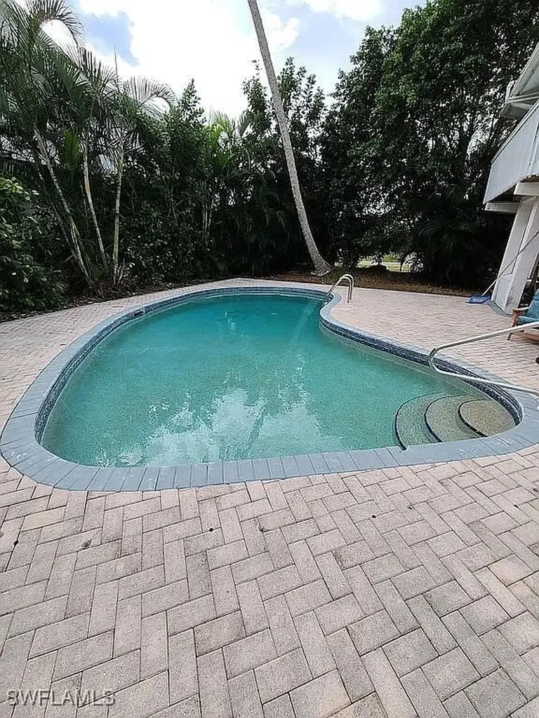 1800 Woodbine Court Marco Island FL 34145
