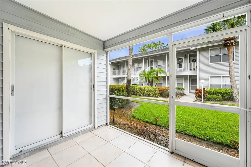 1933 Courtyard Way Naples FL 34112